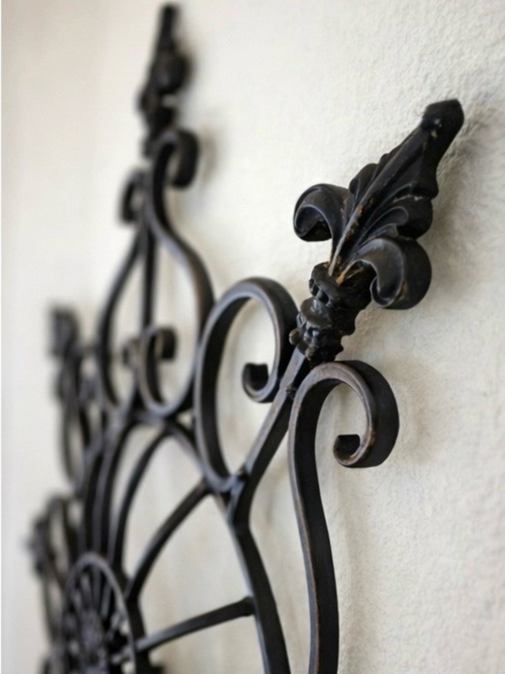 Vintage Wrought Iron Fleur-de-Lis Wall Hanging – Rustic Farmhouse Decor, 27” - Picture 4 of 6